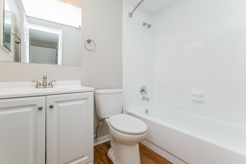 2,080/Mo, 6403 Reef Cir Tampa, FL 33625 Main Bathroom View