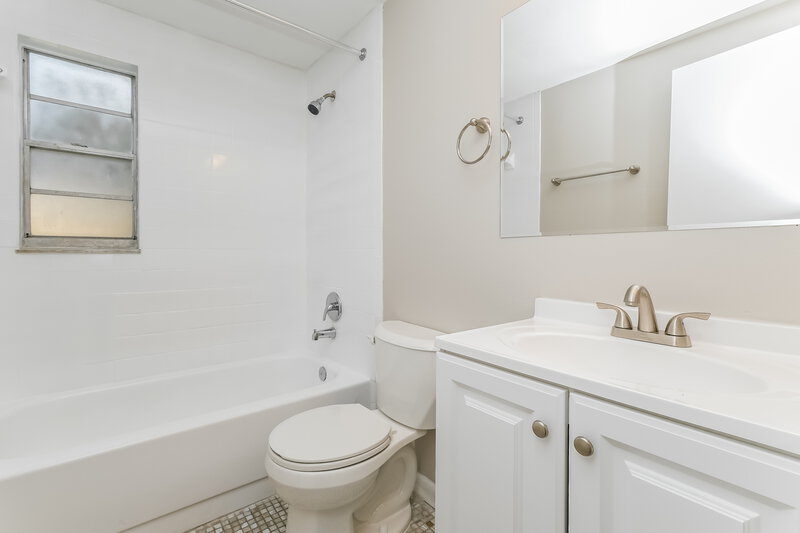 2,080/Mo, 6403 Reef Cir Tampa, FL 33625 Bathroom View