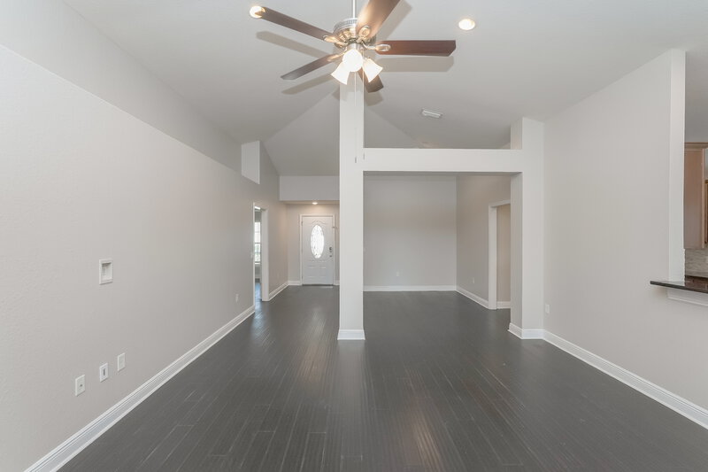 2,500/Mo, 10825 Standing Stone Dr Wimauma, FL 33598 Living Room View 2