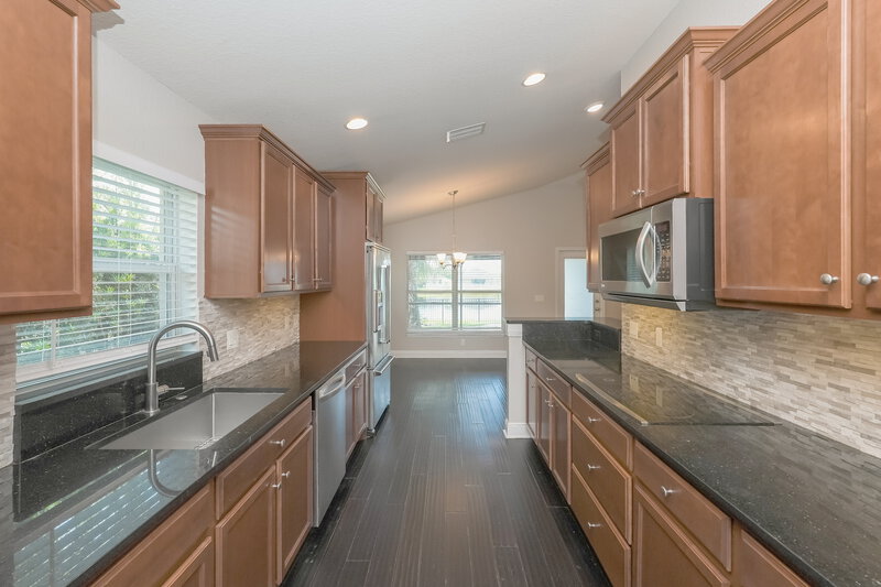 2,500/Mo, 10825 Standing Stone Dr Wimauma, FL 33598 Kitchen View 2