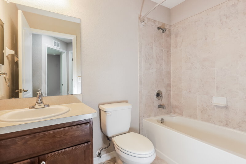 2,485/Mo, 1873 Kingsmill Dr Bartow, FL 33830 Bathroom View 2