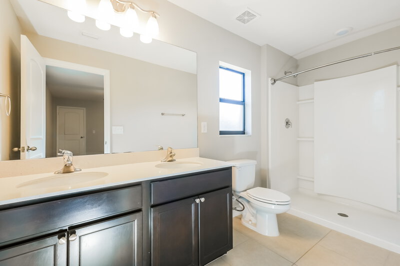 1,795/Mo, 6543 Redbay Dr Brooksville, FL 34602 Main Bathroom View