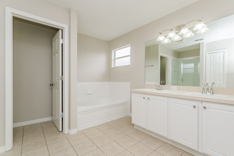 3,880/Mo, 3810 Braemere Dr Spring Hill, FL 34609 Main Bathroom View