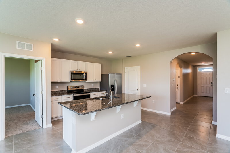 2,370/Mo, 5620 Peace River Dr Lakeland, FL 33811 Kitchen View