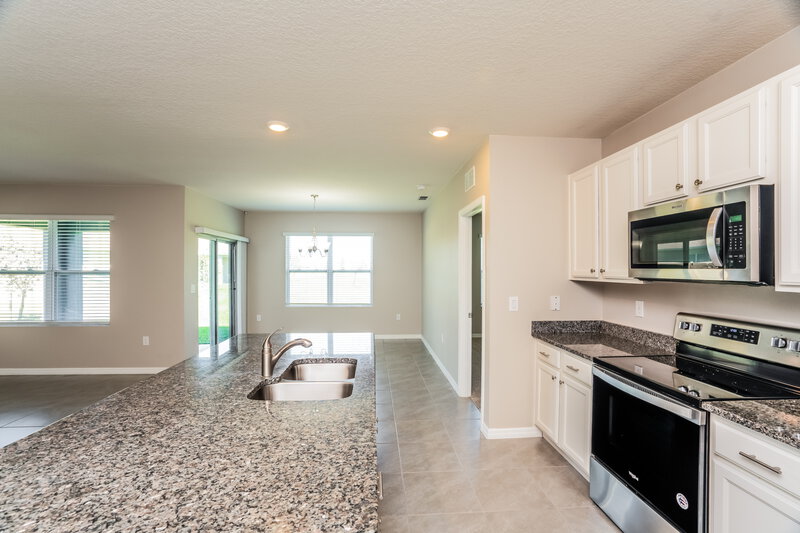 2,370/Mo, 5620 Peace River Dr Lakeland, FL 33811 Kitchen View 3