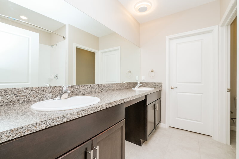 2,800/Mo, 9646 Lemon Drop Loop Ruskin, FL 33573 Main Bedroom View 3