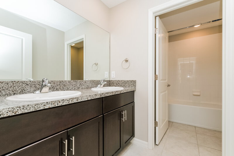 2,800/Mo, 9646 Lemon Drop Loop Ruskin, FL 33573 Bathroom View