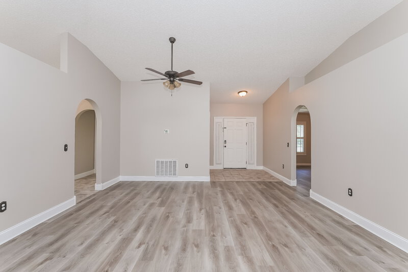 2,045/Mo, 5632 Oakwood Knoll Dr Lakeland, FL 33811 Living Room View