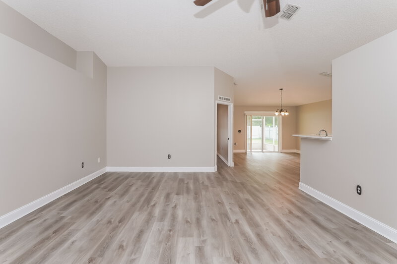 2,045/Mo, 5632 Oakwood Knoll Dr Lakeland, FL 33811 Living Room View 2