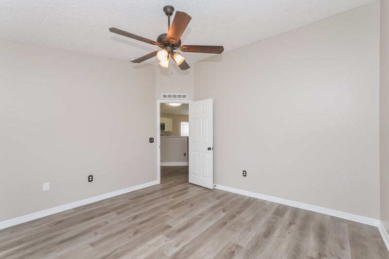 2,045/Mo, 5632 Oakwood Knoll Dr Lakeland, FL 33811 Main Bedroom View 2