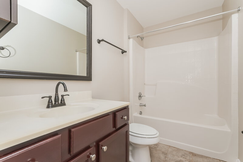 2,045/Mo, 5632 Oakwood Knoll Dr Lakeland, FL 33811 Bathroom View