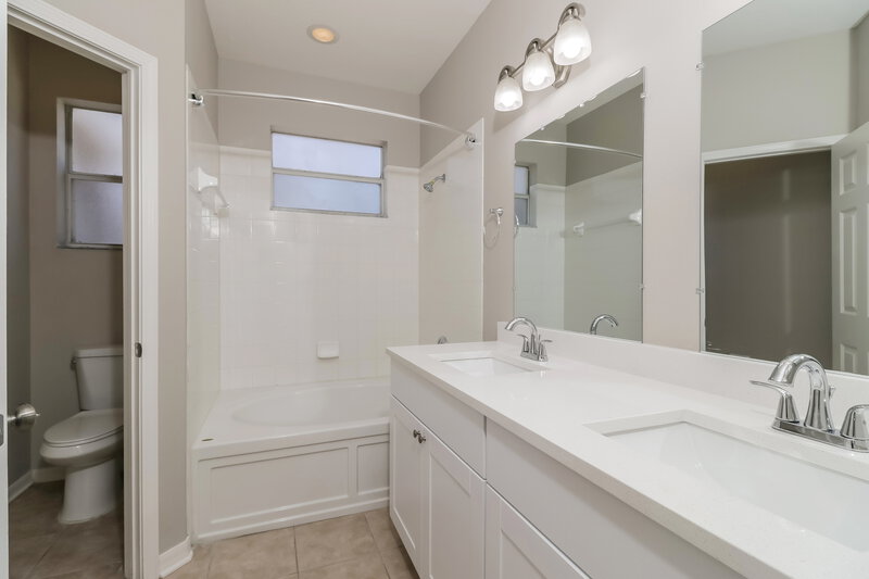 2,570/Mo, 12919 Terrace Springs Dr Temple Terrace, FL 33637 Main Bathroom View