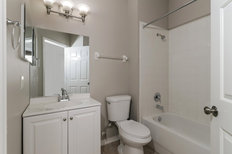 2,570/Mo, 12919 Terrace Springs Dr Temple Terrace, FL 33637 Bathroom View