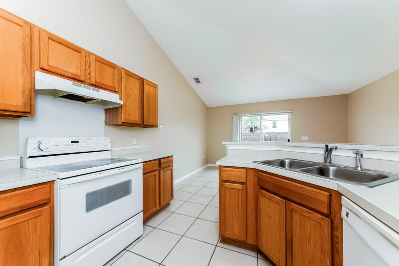 1,800/Mo, 13506 Cohiba Ct Riverview, FL 33579 Kitchen View 2