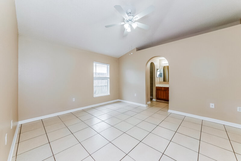 1,800/Mo, 13506 Cohiba Ct Riverview, FL 33579 Main Bedroom View