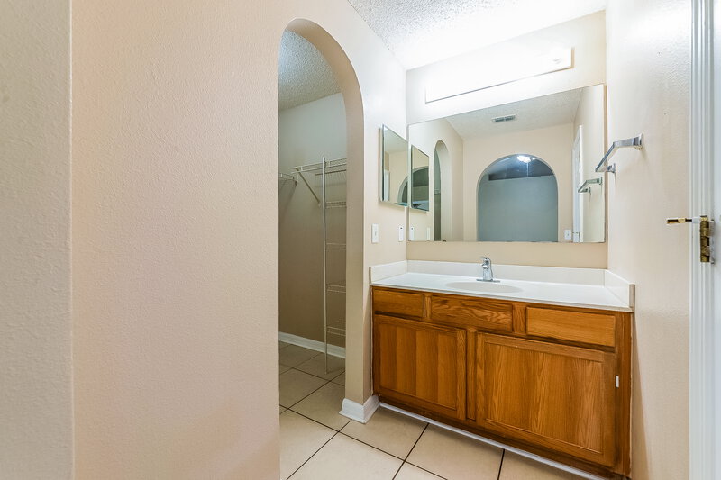 1,800/Mo, 13506 Cohiba Ct Riverview, FL 33579 Main Bathroom View