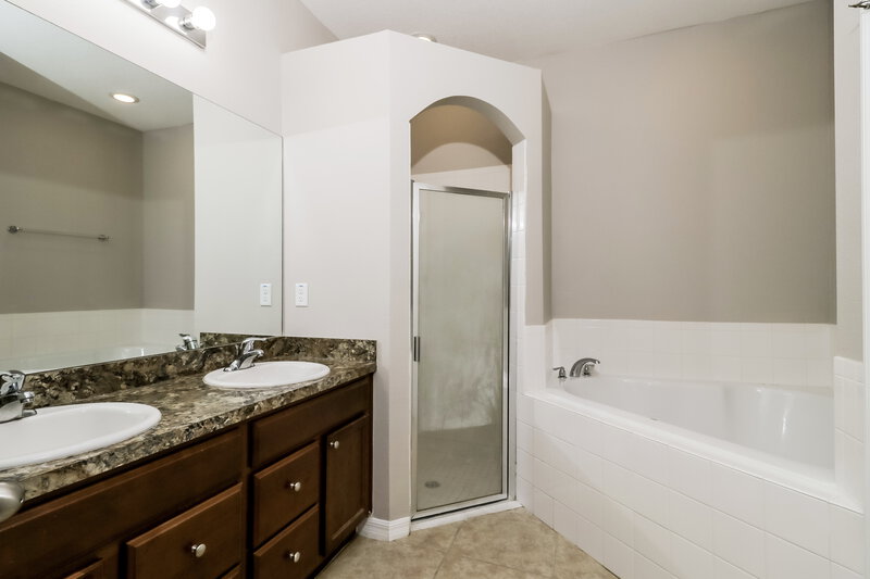 1,925/Mo, 30490 Satinleaf Run Brooksville, FL 34602 Main Bathroom View
