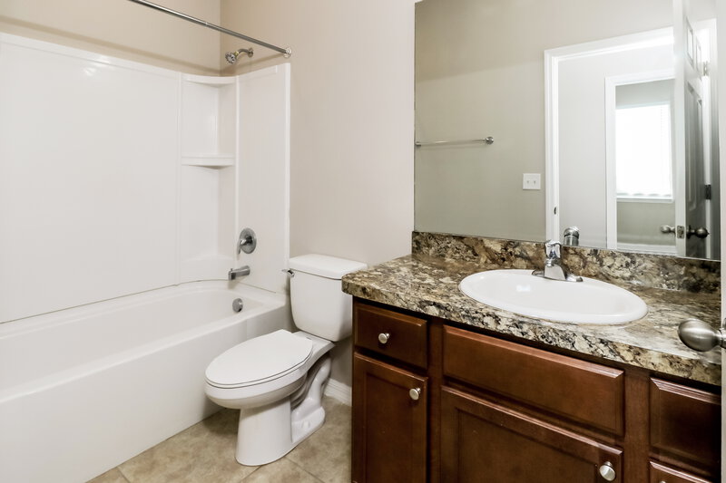 1,925/Mo, 30490 Satinleaf Run Brooksville, FL 34602 Bathroom View