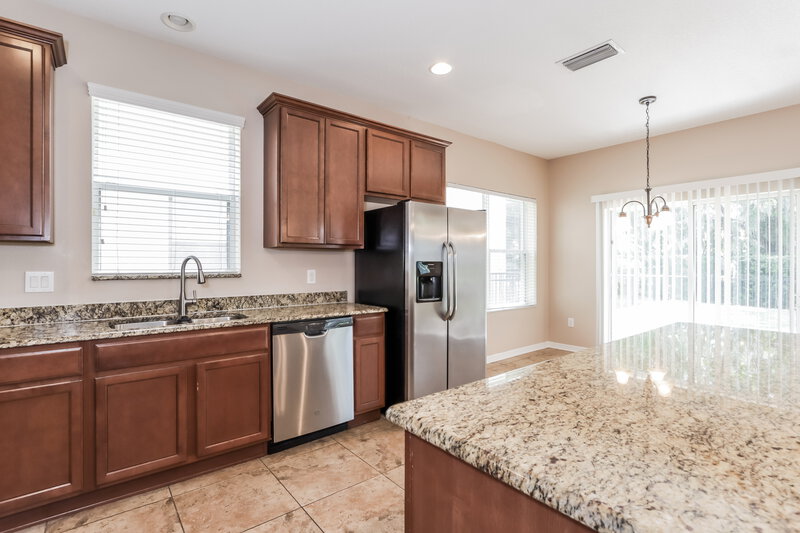 3,100/Mo, 16409 Egret Crossing Ln Lithia, FL 33547 Kitchen View 2