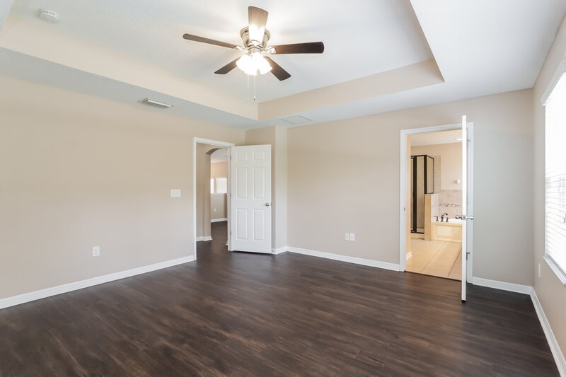 3,100/Mo, 16409 Egret Crossing Ln Lithia, FL 33547 Main Bedroom View
