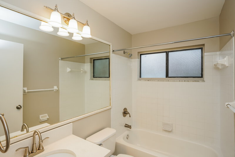 2,245/Mo, 12012 Fruitwood Dr Riverview, FL 33569 Bathroom View