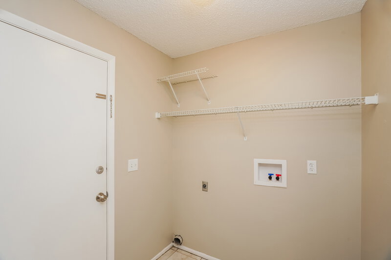 2,245/Mo, 12012 Fruitwood Dr Riverview, FL 33569 Laundry Room View