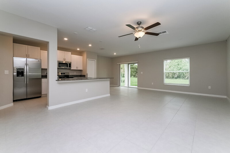 2,635/Mo, 7312 Spring Snowflake Ave Tampa, FL 33619 Living Room View 2