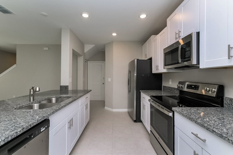 2,635/Mo, 7312 Spring Snowflake Ave Tampa, FL 33619 Kitchen View