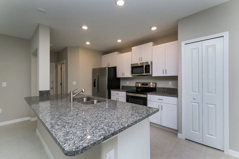 2,635/Mo, 7312 Spring Snowflake Ave Tampa, FL 33619 Kitchen View 2