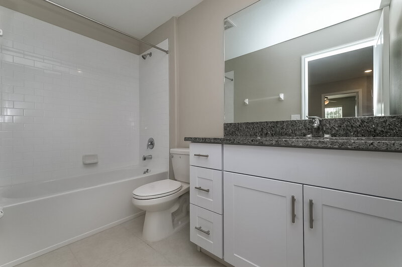 2,635/Mo, 7312 Spring Snowflake Ave Tampa, FL 33619 Main Bathroom View 2