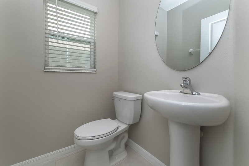 2,635/Mo, 7312 Spring Snowflake Ave Tampa, FL 33619 Bathroom View