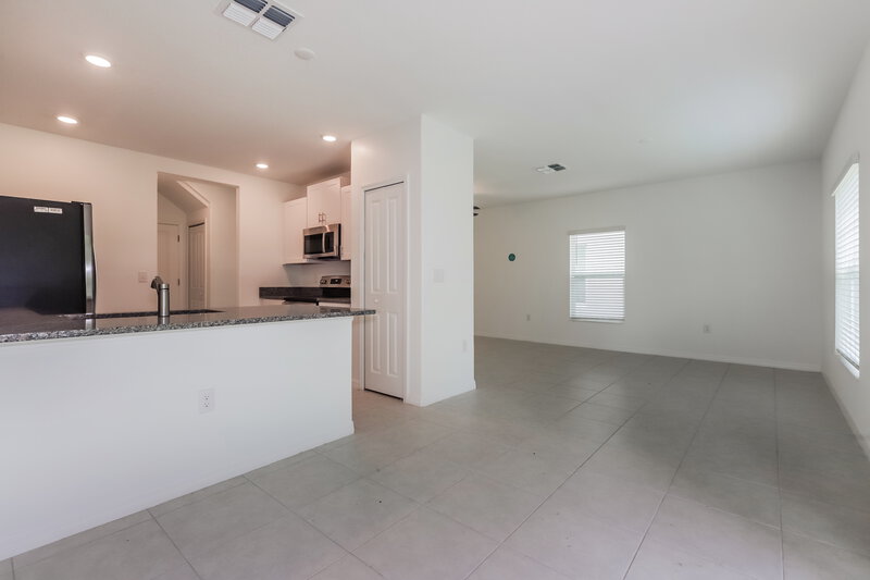 2,405/Mo, 7306 Spring Snowflake Ave Tampa, FL 33619 Dining Room View