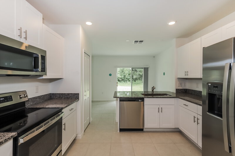 2,405/Mo, 7306 Spring Snowflake Ave Tampa, FL 33619 Kitchen View
