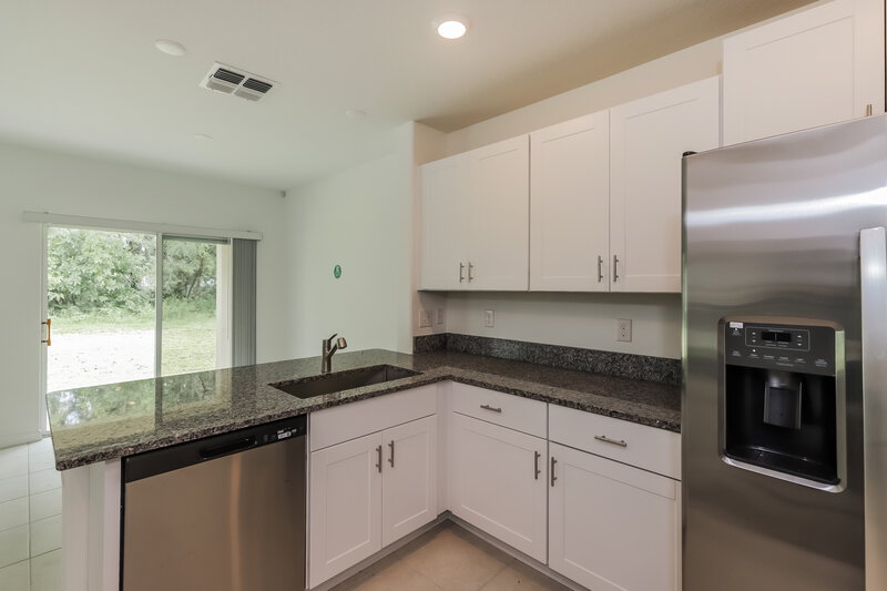 2,405/Mo, 7306 Spring Snowflake Ave Tampa, FL 33619 Kitchen View 2