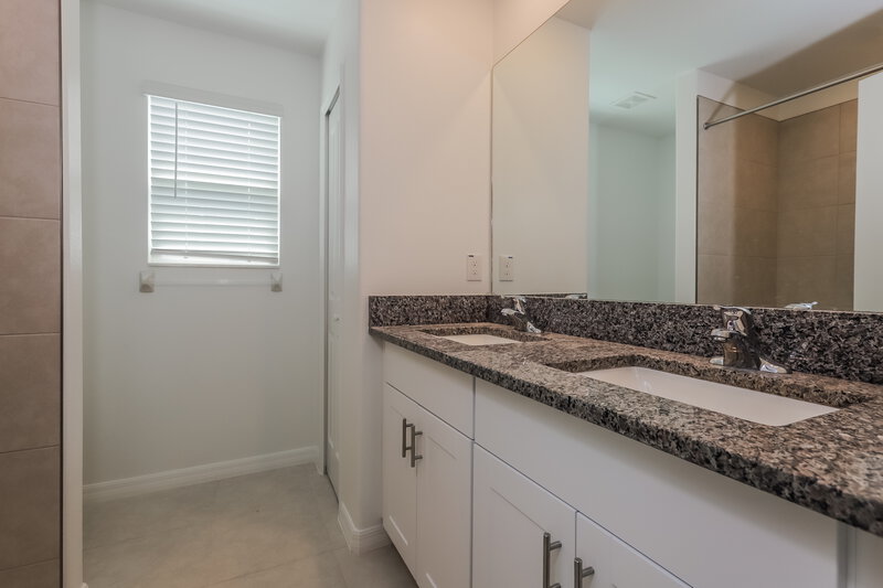 2,405/Mo, 7306 Spring Snowflake Ave Tampa, FL 33619 Main Bathroom View