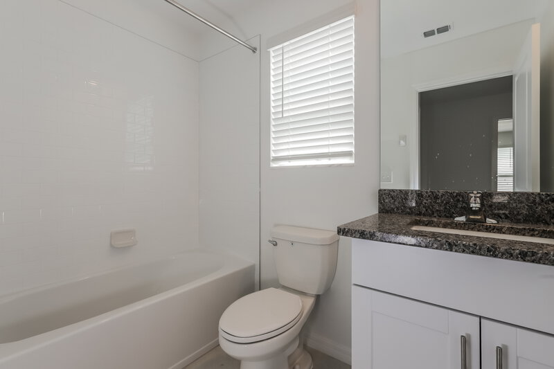 2,405/Mo, 7306 Spring Snowflake Ave Tampa, FL 33619 Bathroom View