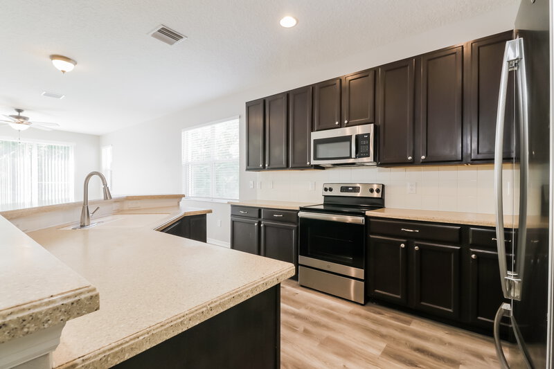 2,520/Mo, 5850 Sweet William Ter Land O Lakes, FL 34639 Kitchen View