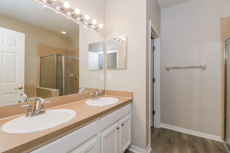 2,520/Mo, 5850 Sweet William Ter Land O Lakes, FL 34639 Main Bathroom View