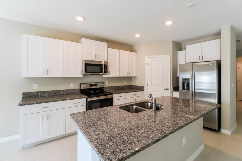 4,160/Mo, 7309 Spring Snowflake Ave Tampa, FL 33619 Kitchen View