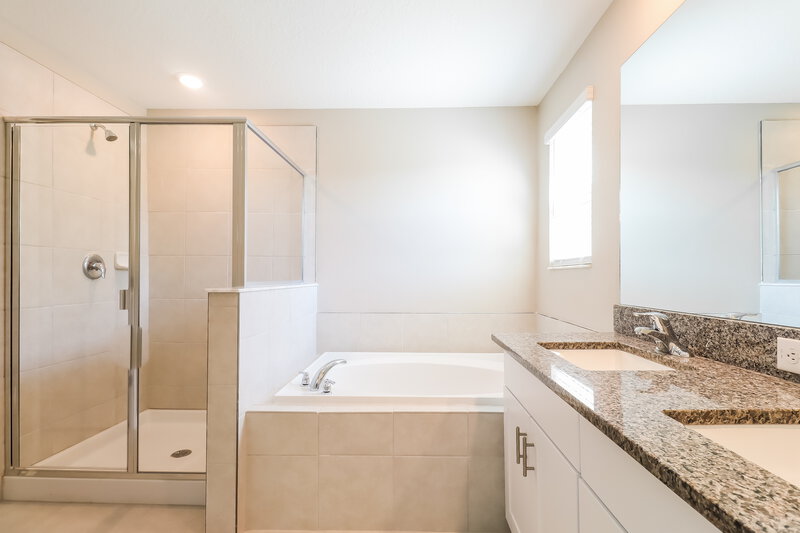 4,160/Mo, 7309 Spring Snowflake Ave Tampa, FL 33619 Main Bathroom View