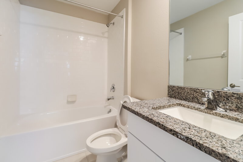 4,160/Mo, 7309 Spring Snowflake Ave Tampa, FL 33619 Bathroom View