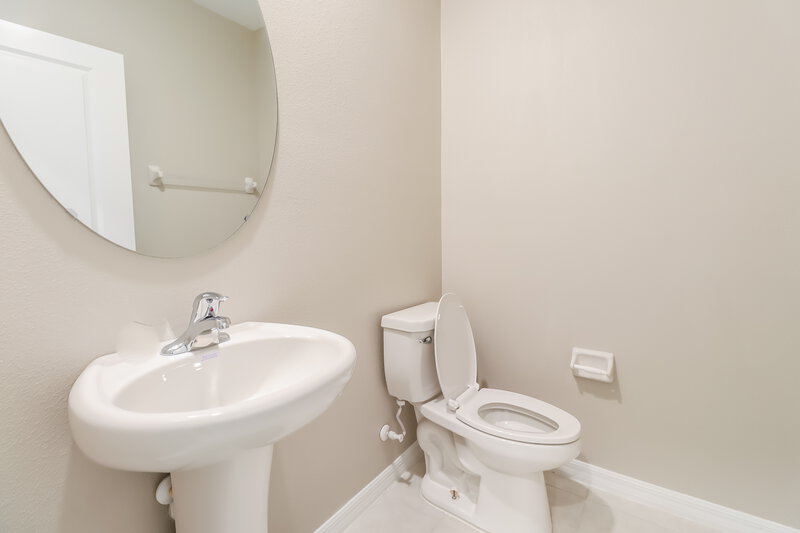 4,160/Mo, 7309 Spring Snowflake Ave Tampa, FL 33619 Bathroom View 2