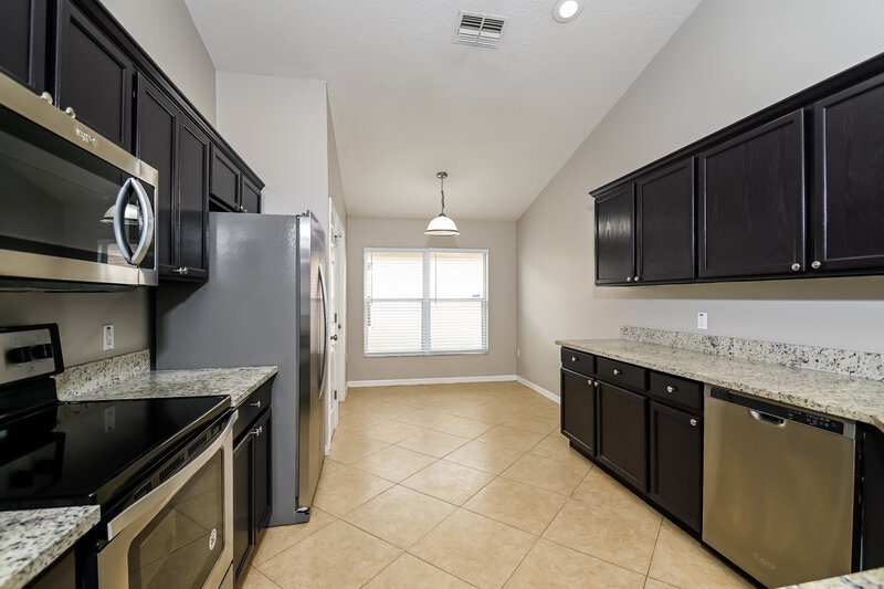 1,965/Mo, 2603 Whitewood Rd Mulberry, FL 33860 Kitchen View