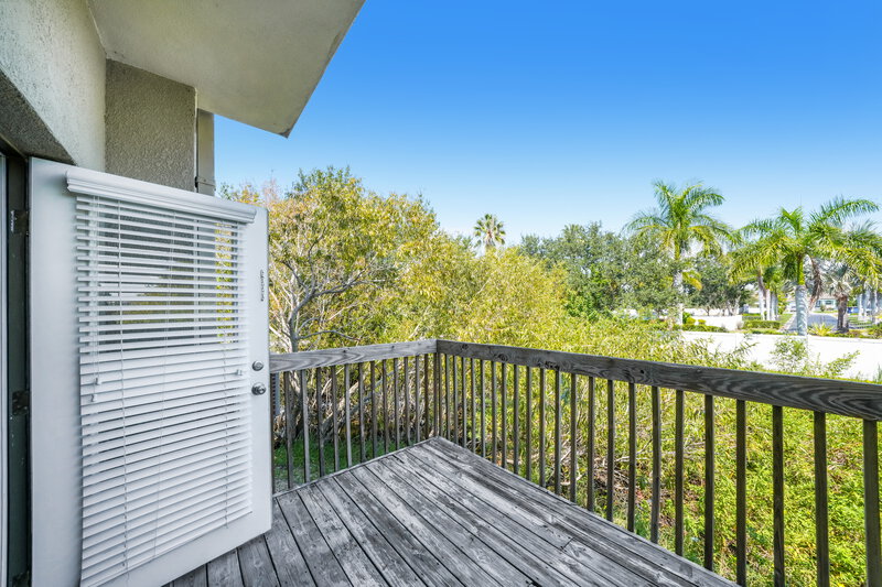1,885/Mo, 6527 Quiet Pool Ct Apollo Beach, FL 33572 Deck View