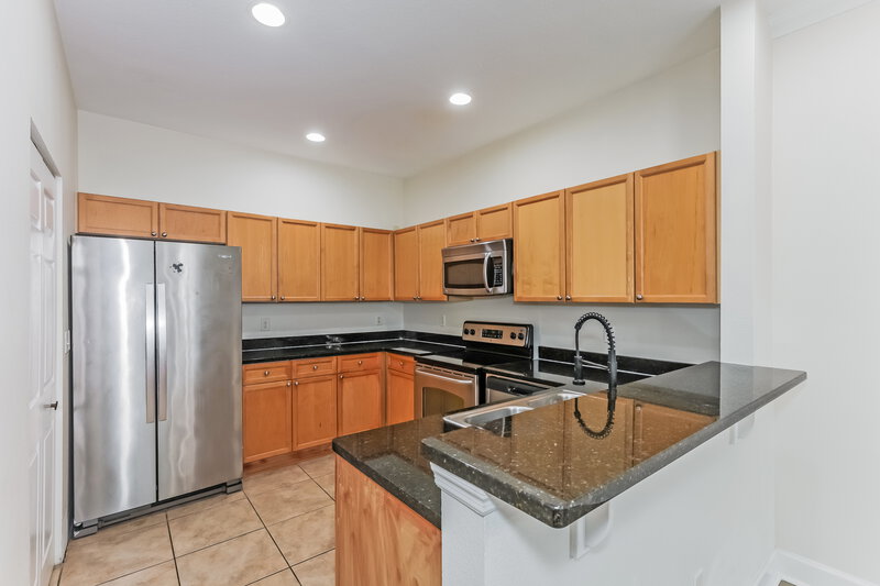 2,080/Mo, 6525 Quiet Pool Ct Apollo Beach, FL 33572 Kitchen View