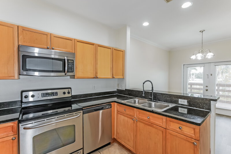 2,080/Mo, 6525 Quiet Pool Ct Apollo Beach, FL 33572 Kitchen View 2