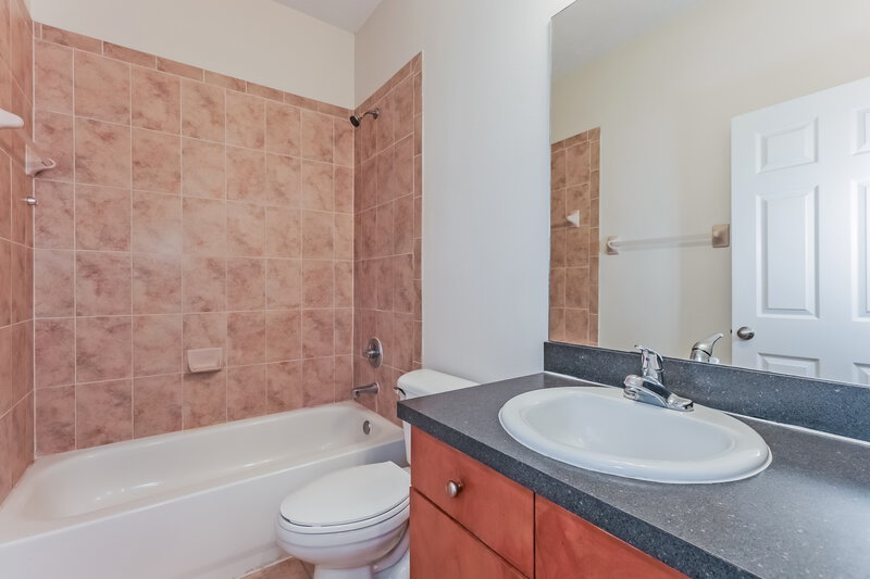 2,080/Mo, 6525 Quiet Pool Ct Apollo Beach, FL 33572 Bathroom View