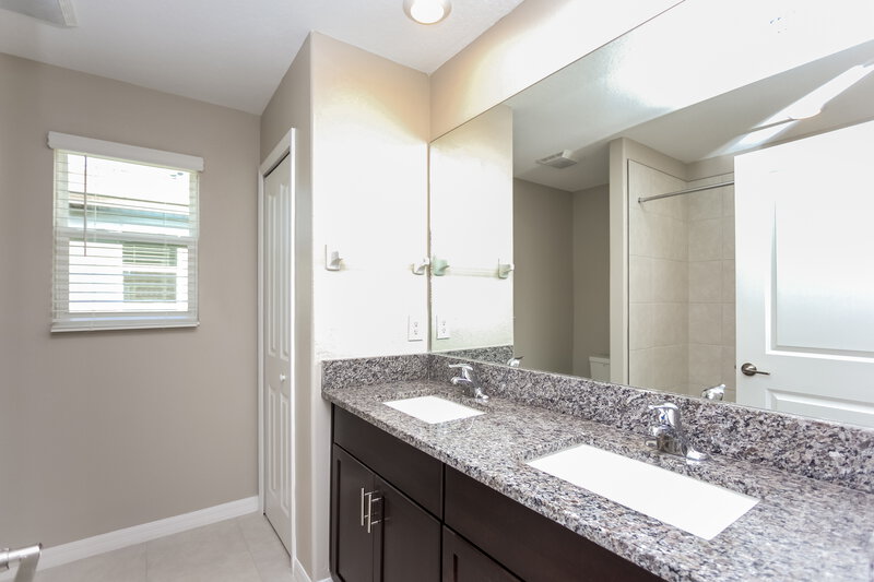 2,495/Mo, 7318 Spring Snowflake Ave Tampa, FL 33619 Main Bathroom View