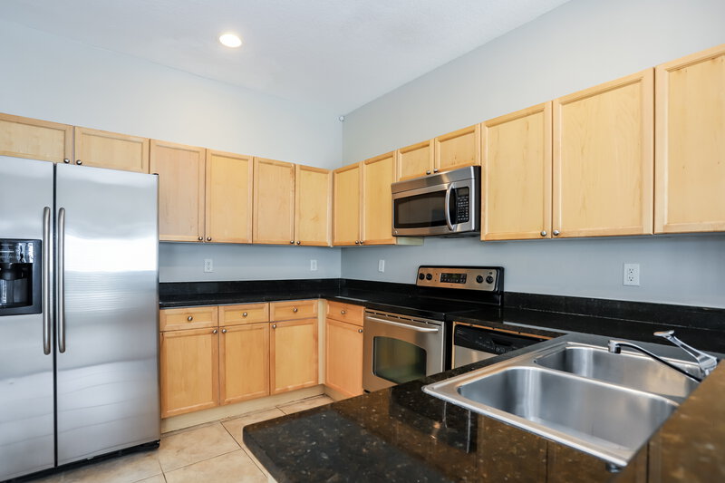 2,010/Mo, 6504 Quiet Pool Ct Apollo Beach, FL 33572 Kitchen View