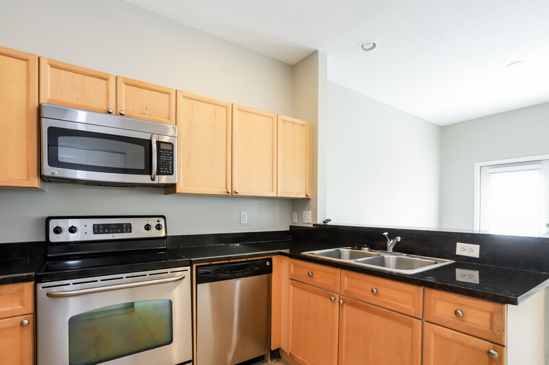 2,010/Mo, 6504 Quiet Pool Ct Apollo Beach, FL 33572 Kitchen View 2